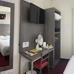 Lilas Gambetta Hotel 3*