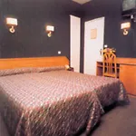 Lilas Gambetta Hotel Paris