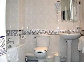 Hotel Lilas Gambetta Paris