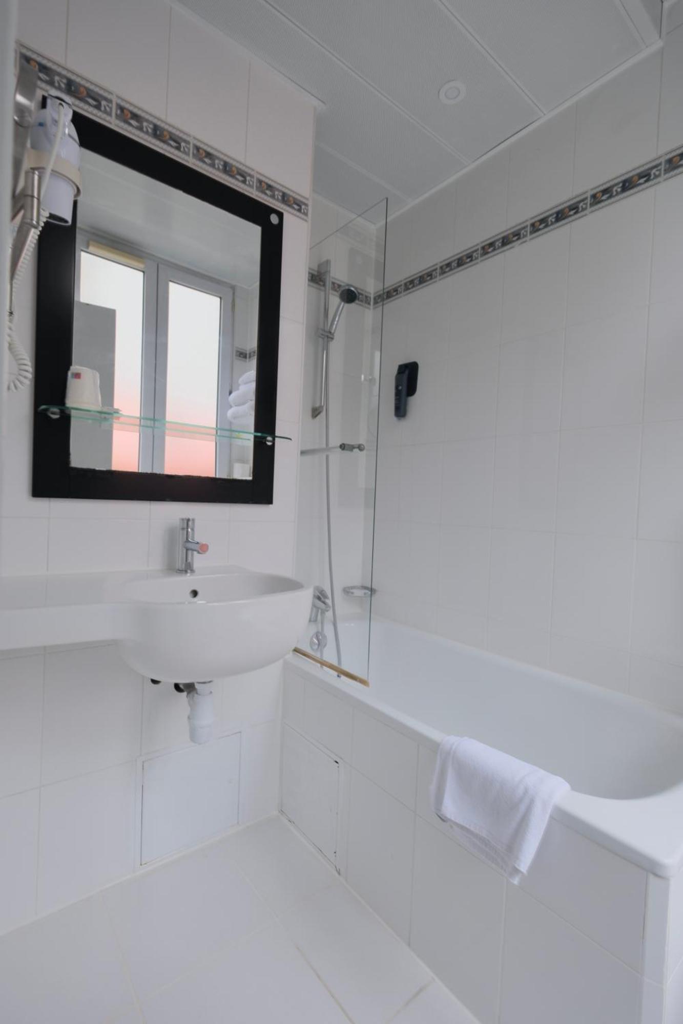 Lilas Gambetta Hotel