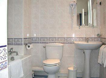 Hotel Lilas Gambetta Paris