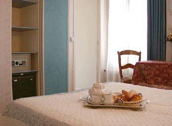 Hotel Lilas Gambetta Paris